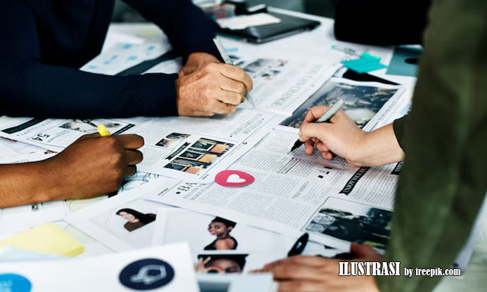 tips hindari berita palsu di media sosial