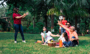 Piknik Di Halaman Sendiri
